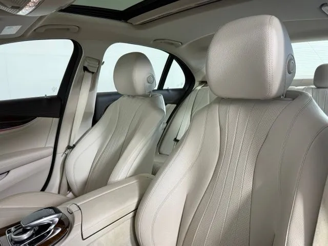 2019 Mercedes-Benz E-Class E 300 thumbnail 6