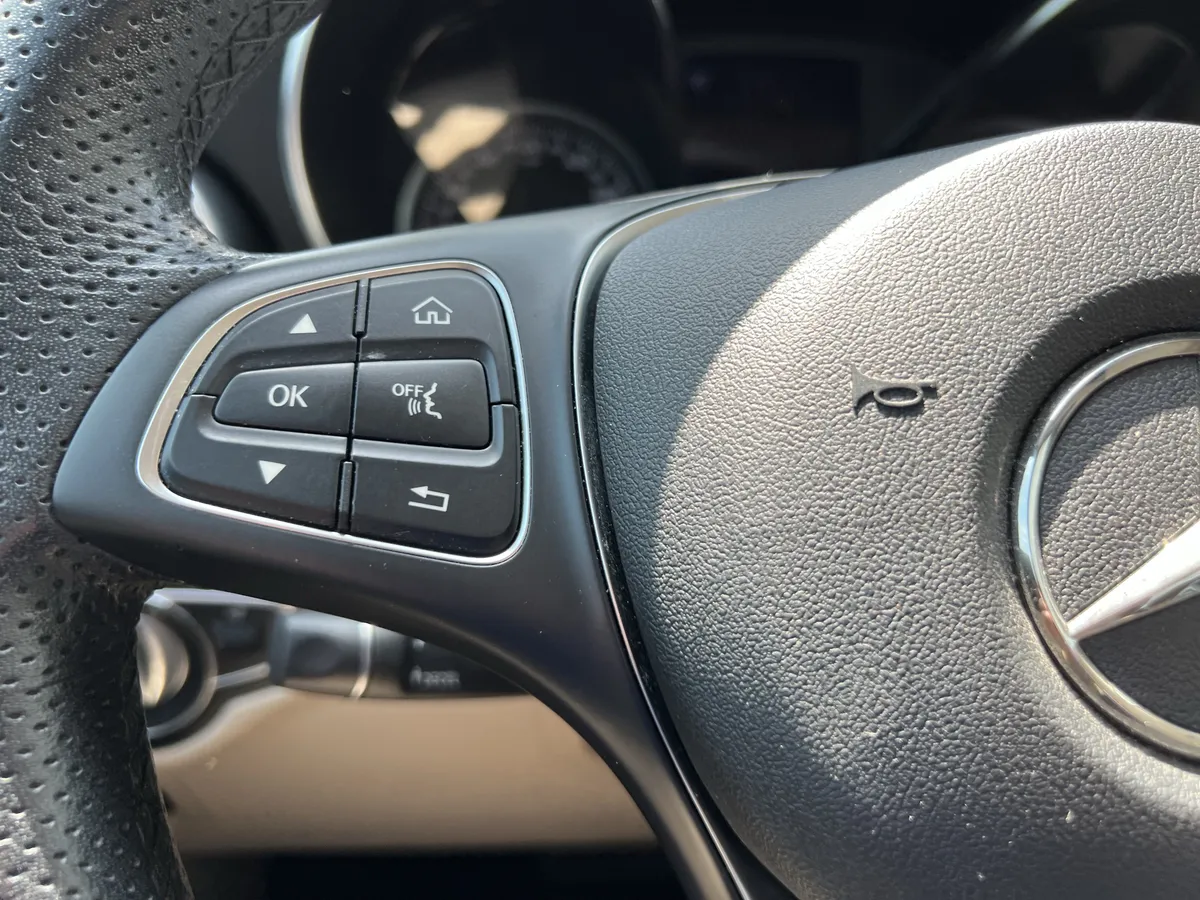 2019 Mercedes-Benz GLC 300 thumbnail 18