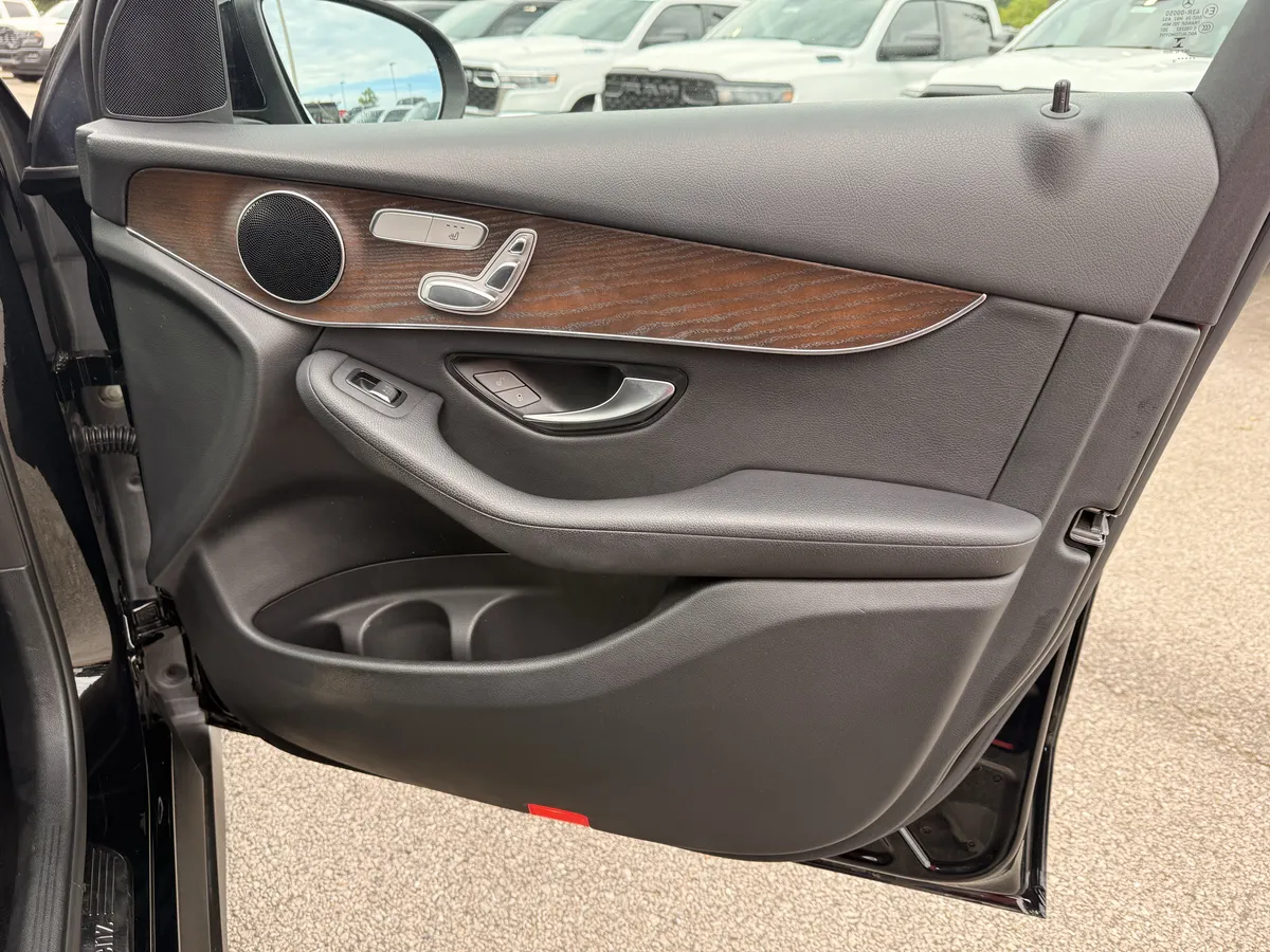2019 Mercedes-Benz GLC GLC 300 thumbnail 14