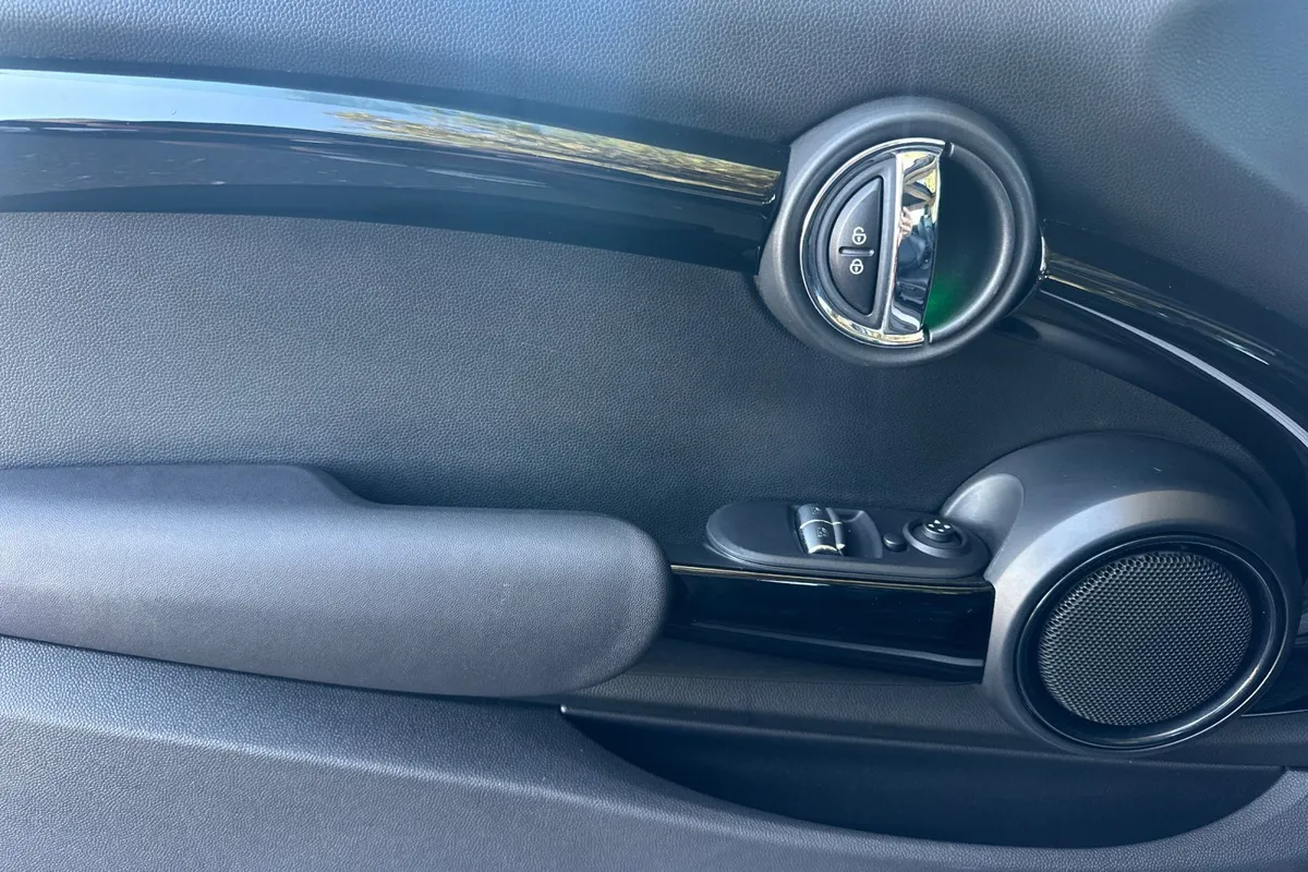 2019 MINI Hardtop 2 Door Cooper S thumbnail 11