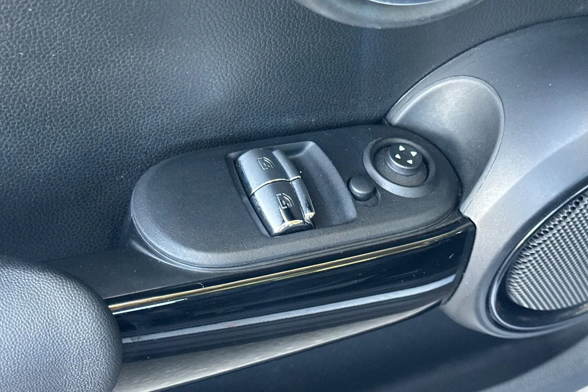2019 MINI Hardtop 2 Door Cooper S thumbnail 12