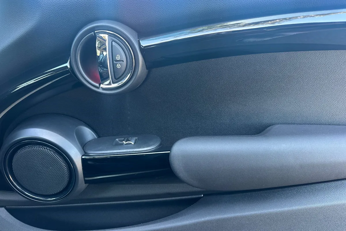 2019 MINI Hardtop 2 Door Cooper S thumbnail 17