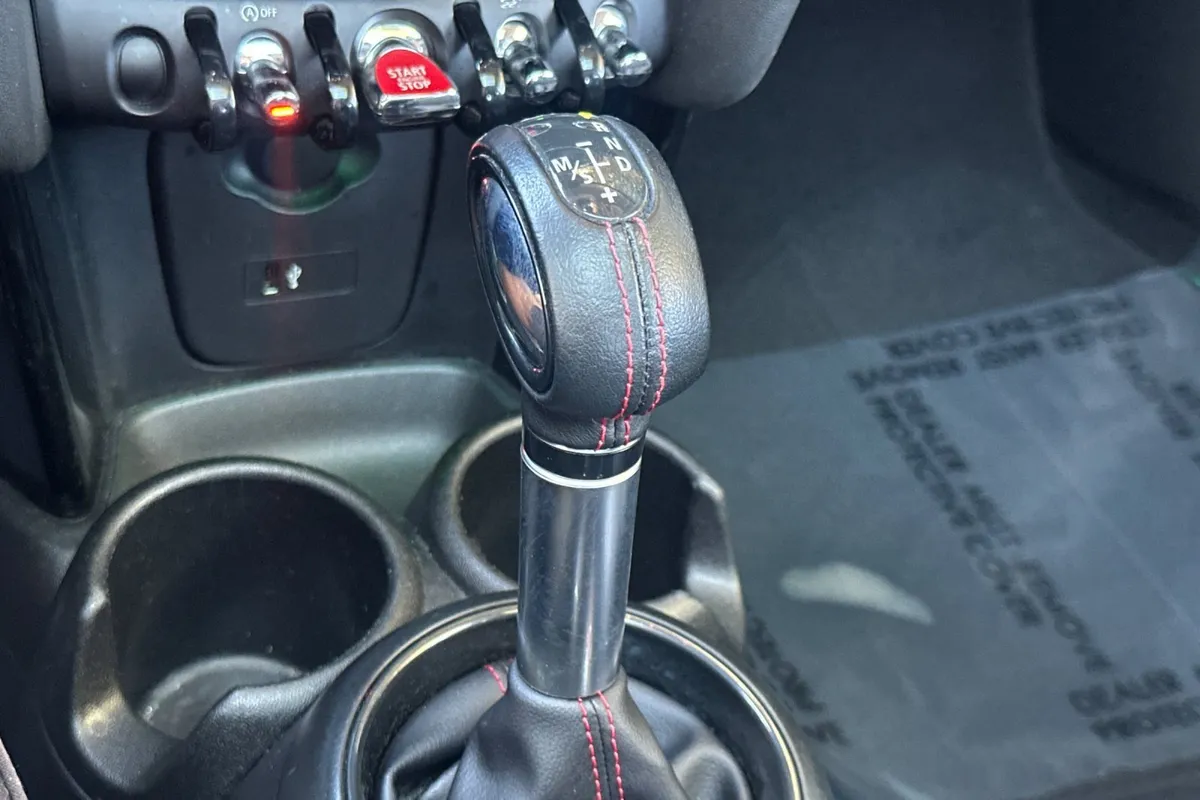 2019 MINI Hardtop 2 Door Cooper S thumbnail 21
