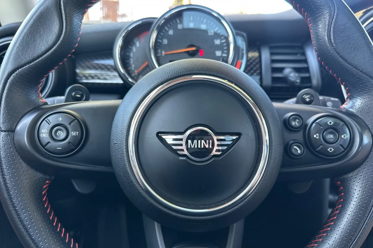 2019 MINI Hardtop 2 Door Cooper S thumbnail 23