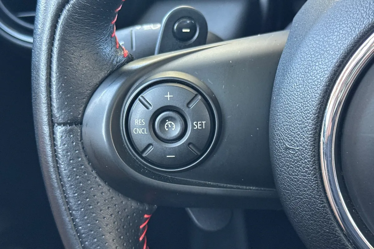 2019 MINI Hardtop 2 Door Cooper S thumbnail 24