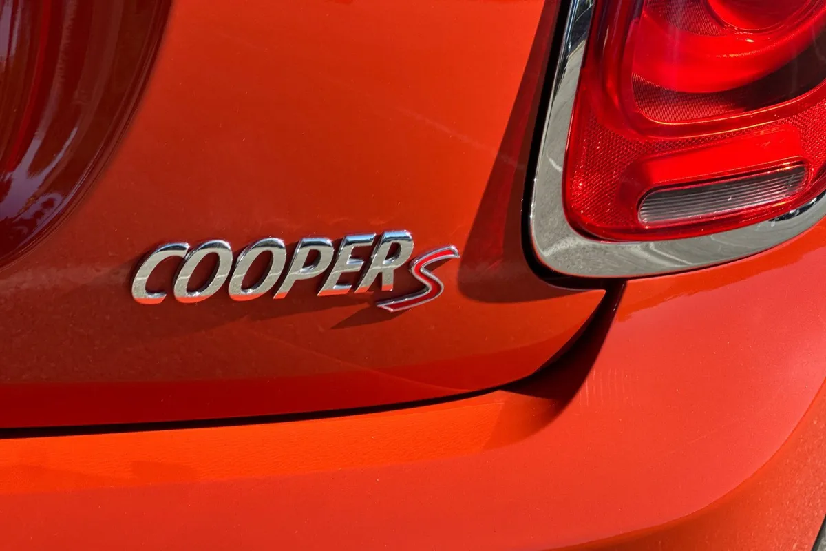 2019 MINI Hardtop 2 Door Cooper S thumbnail 32