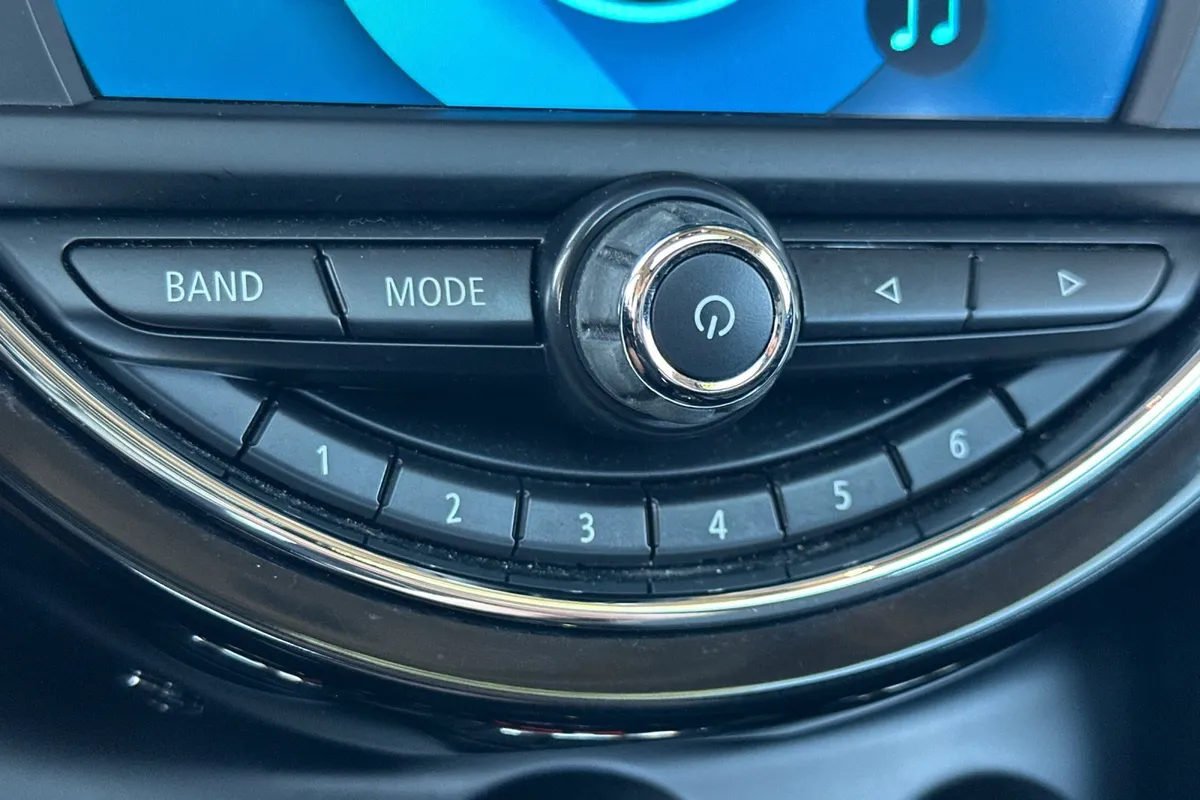 2019 MINI Hardtop 2 Door Cooper S thumbnail 36