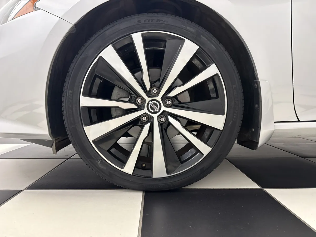 2019 Nissan Altima 2.5 Platinum thumbnail 15