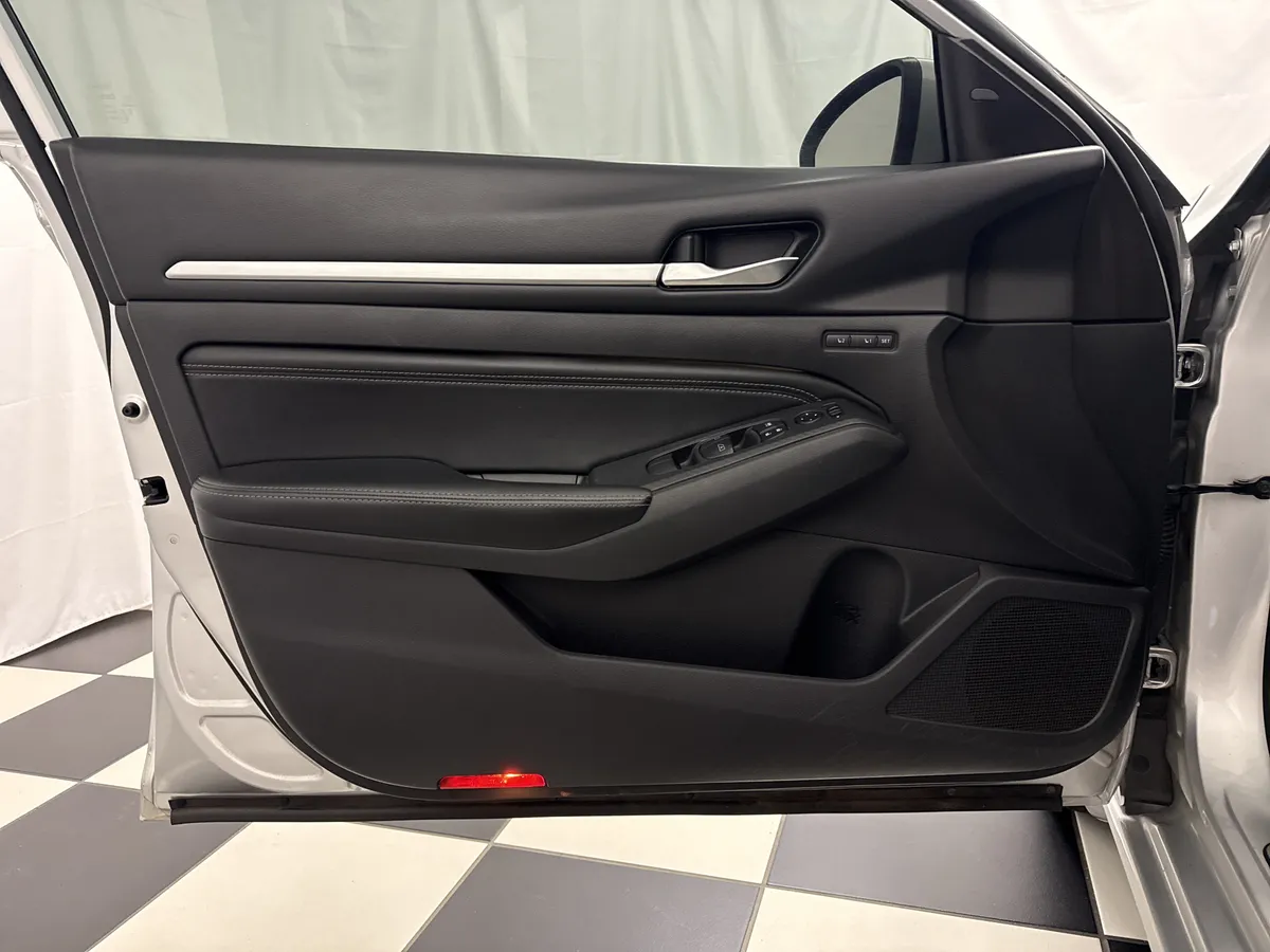 2019 Nissan Altima 2.5 Platinum thumbnail 16