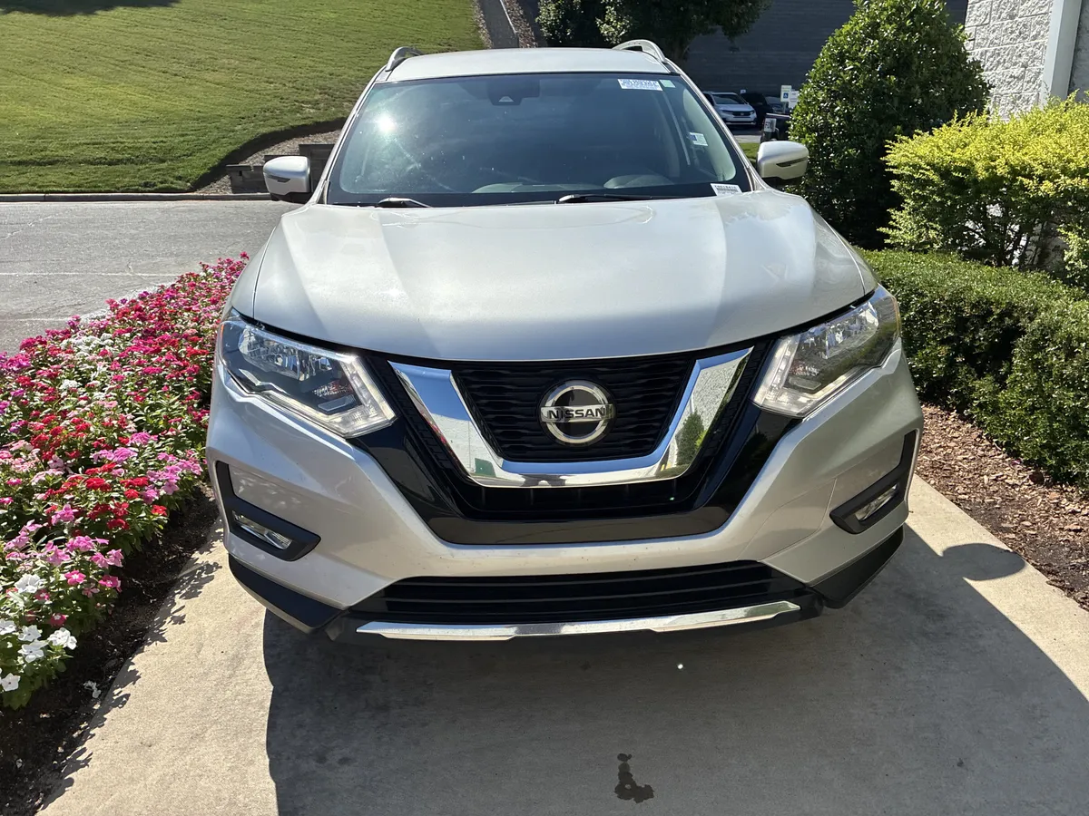 2019 Nissan Rogue SL thumbnail 2