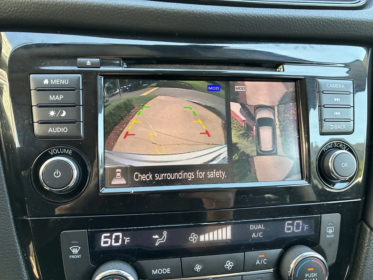 2019 Nissan Rogue SL thumbnail 24