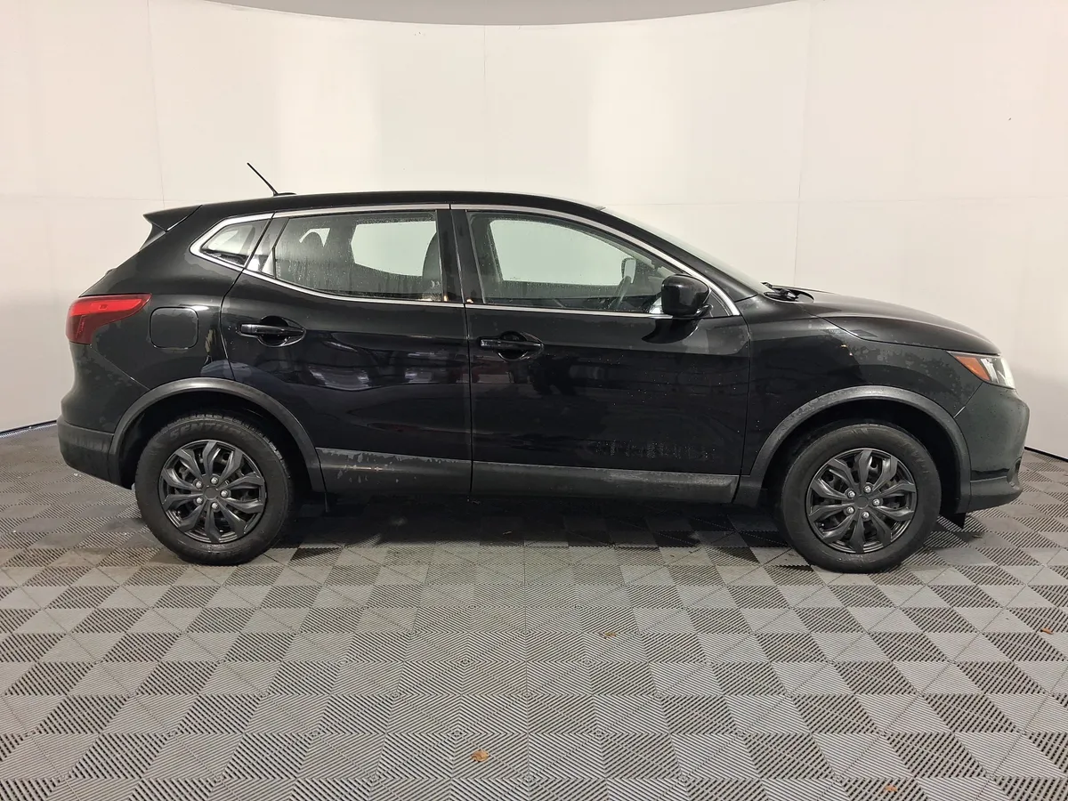 2019 Nissan Rogue Sport S thumbnail 10