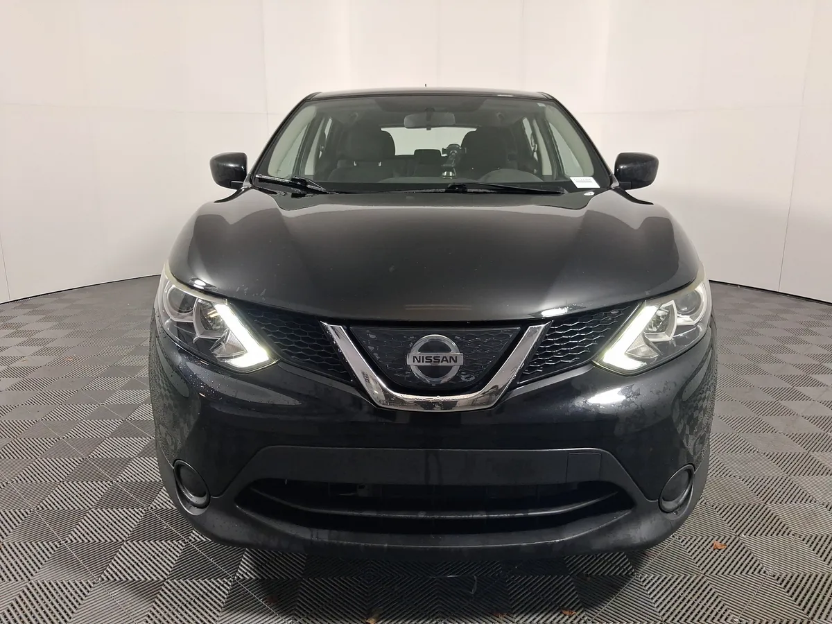 2019 Nissan Rogue Sport S thumbnail 2