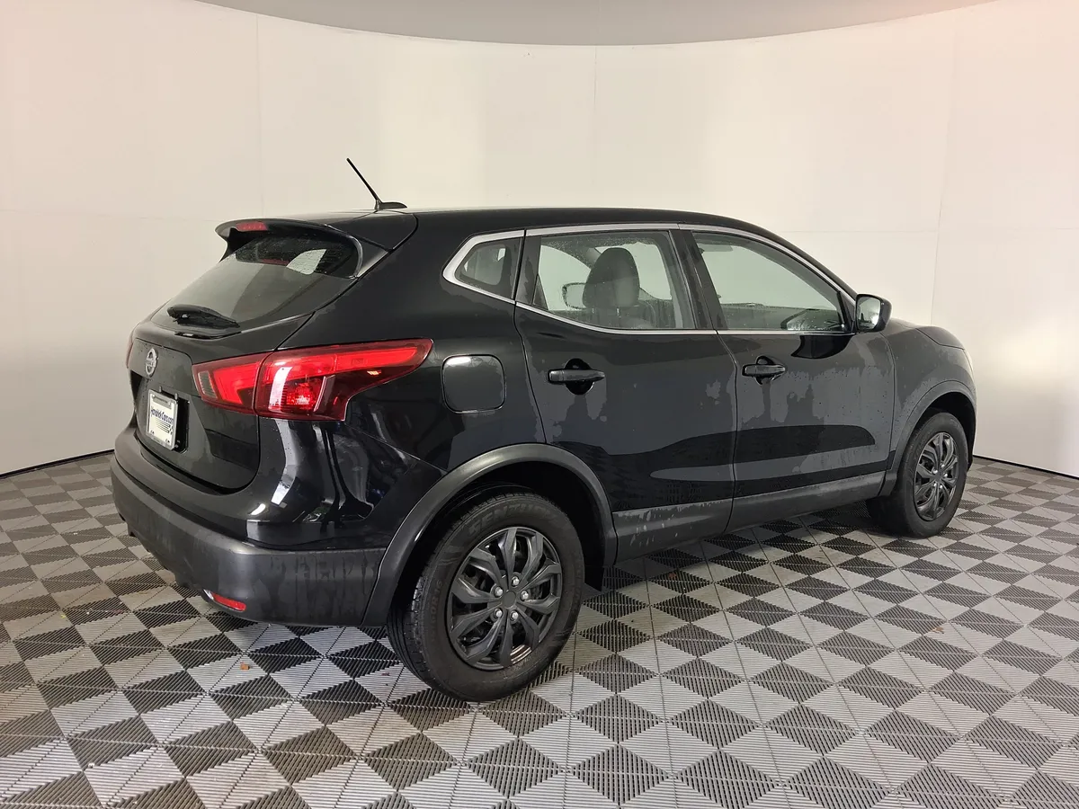 2019 Nissan Rogue Sport S thumbnail 9