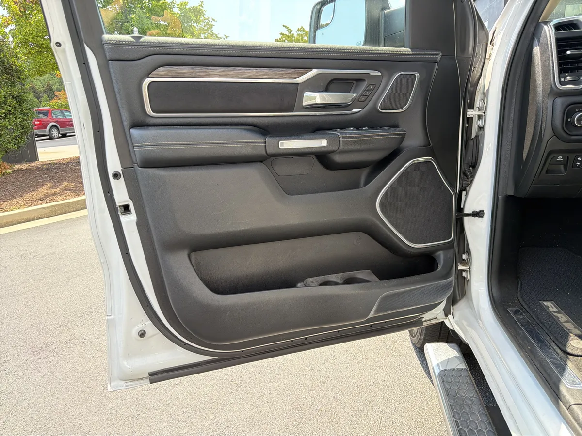 2019 Ram 1500 Laramie thumbnail 18