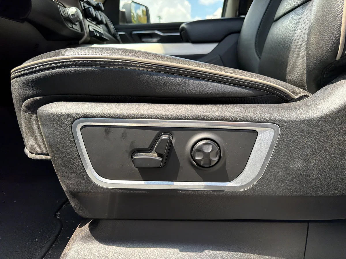 2019 Ram 1500 Laramie thumbnail 19