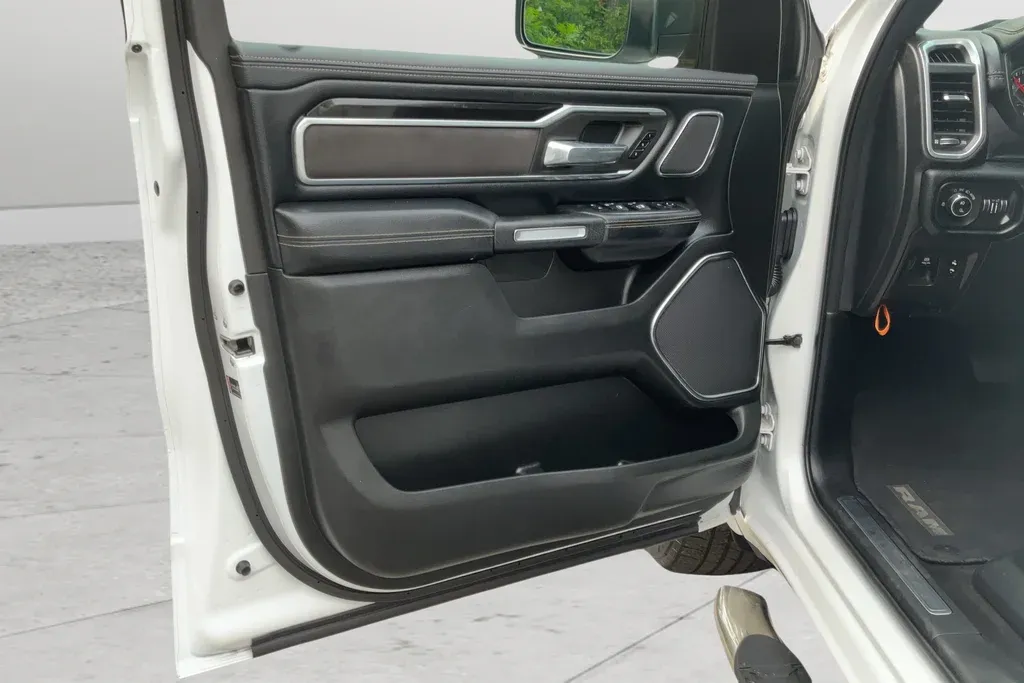2019 Ram 1500 Laramie thumbnail 11