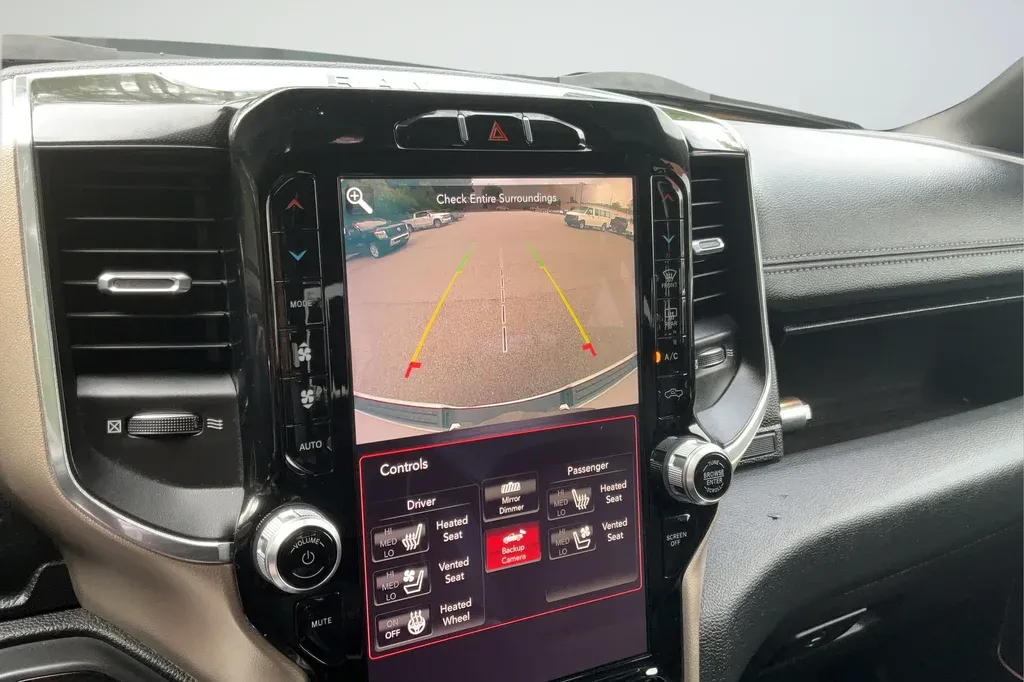 2019 Ram 1500 Laramie thumbnail 17