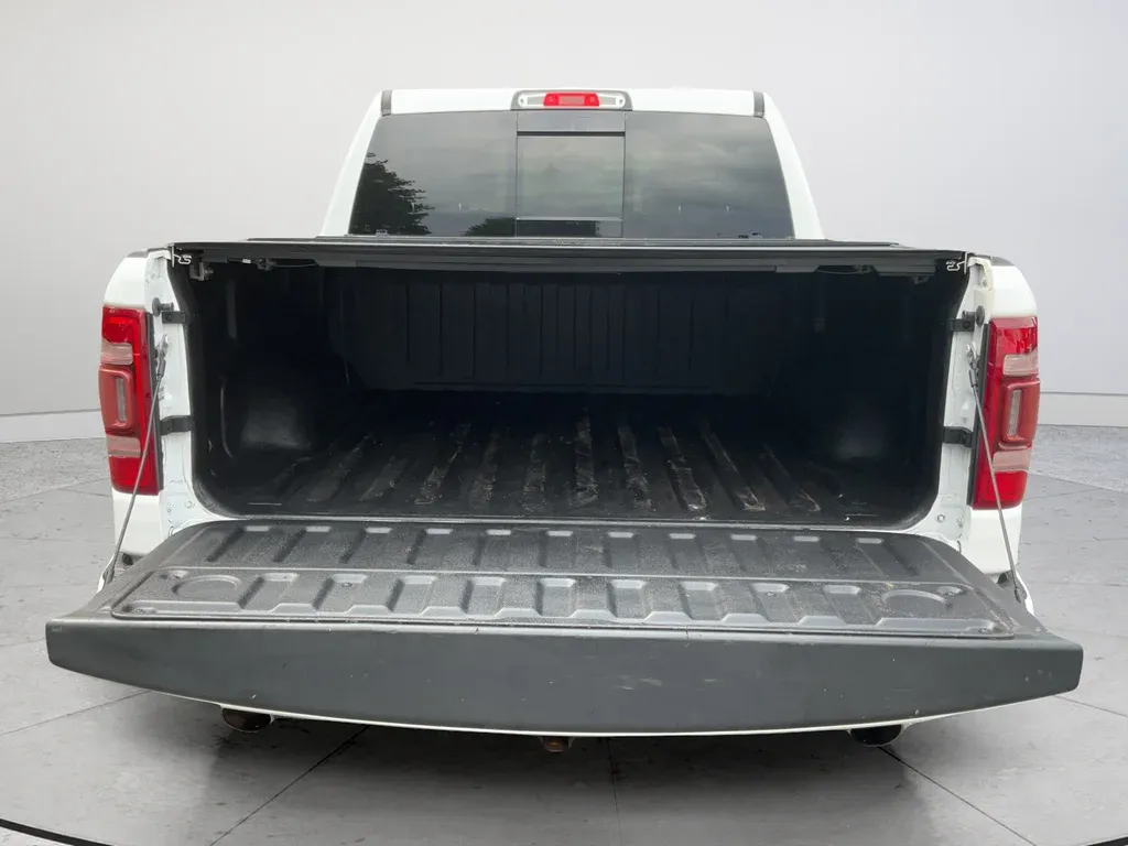 2019 Ram 1500 Laramie thumbnail 19