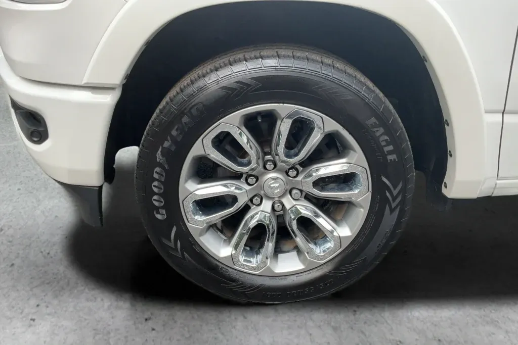 2019 Ram 1500 Laramie thumbnail 24