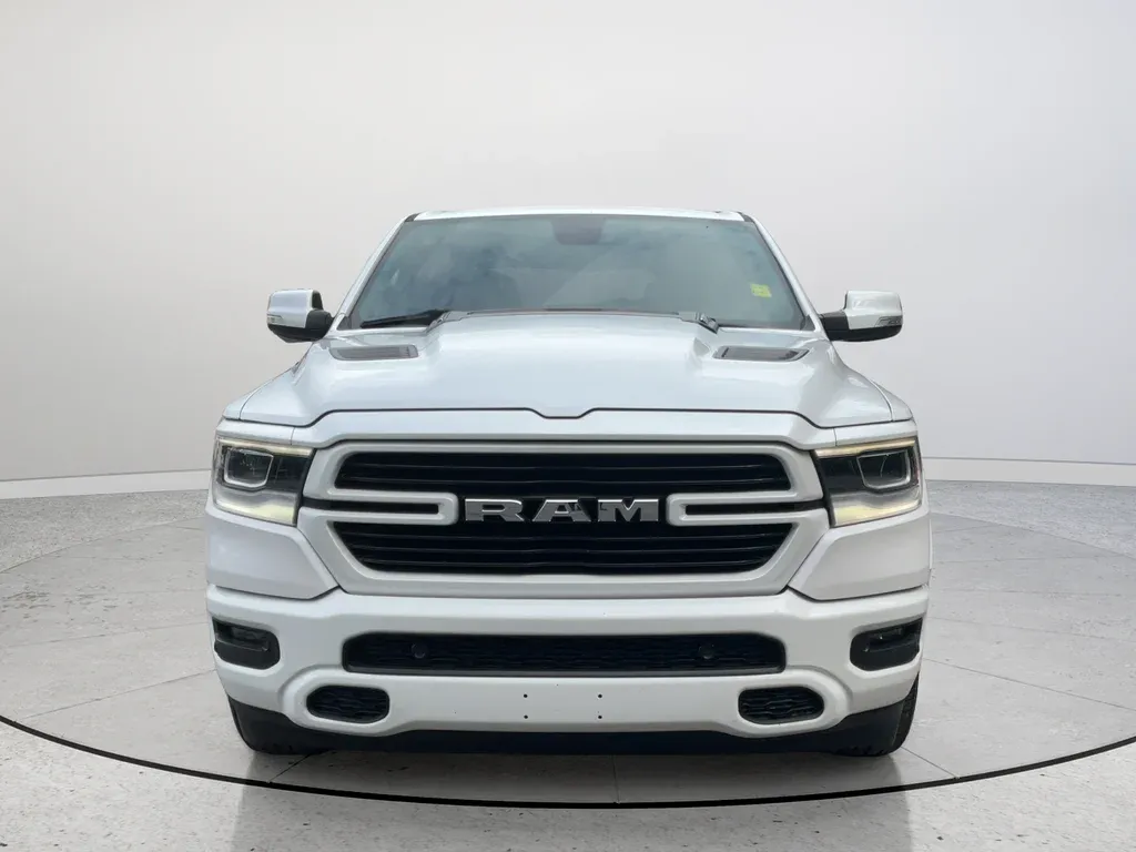 2019 Ram 1500 Laramie thumbnail 4