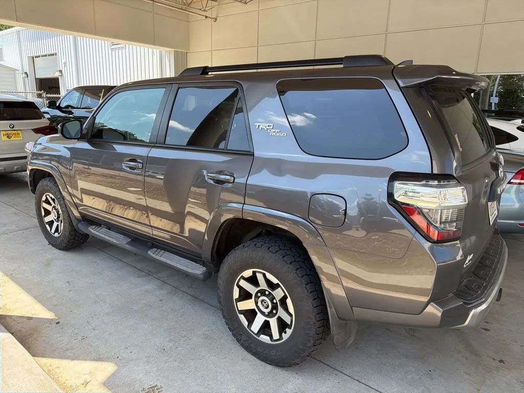 2019 Toyota 4Runner thumbnail 2