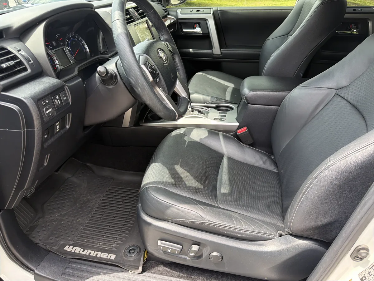 2019 Toyota 4Runner Limited thumbnail 18