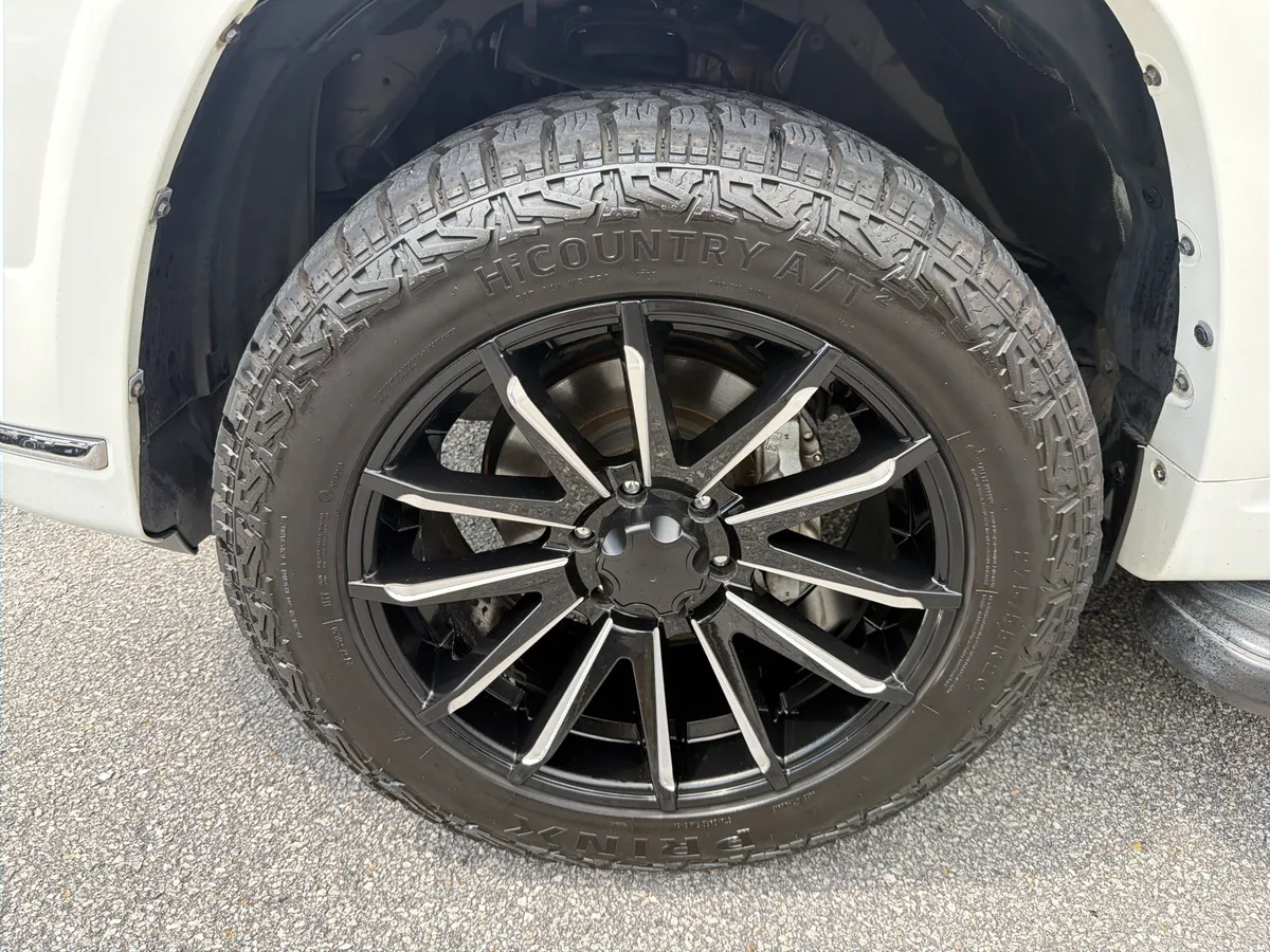 2019 Toyota 4Runner Limited thumbnail 19
