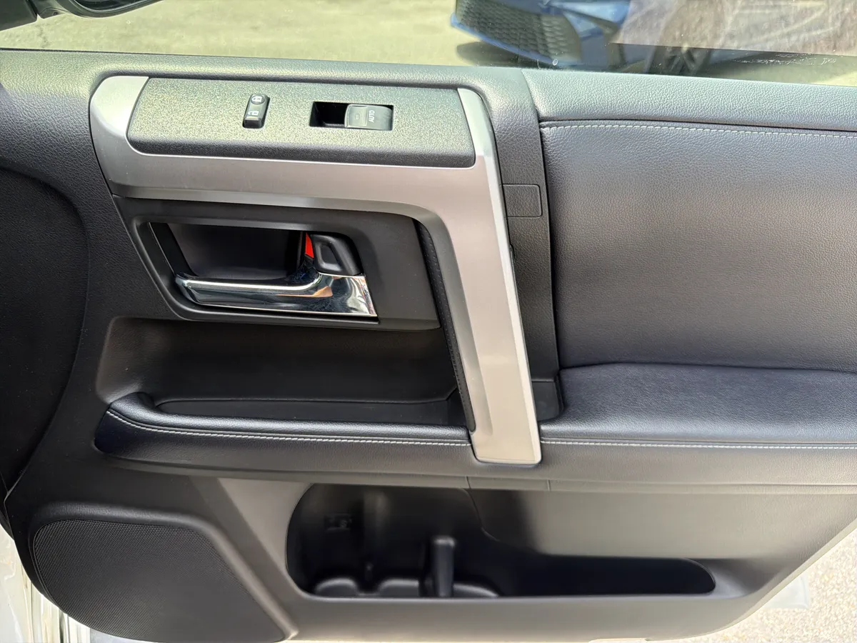 2019 Toyota 4Runner Limited thumbnail 23