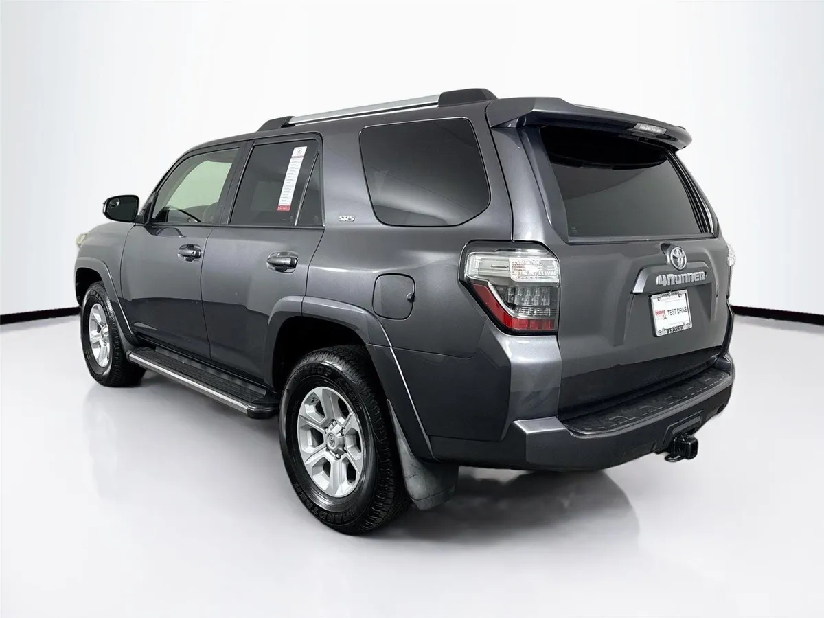 2019 Toyota 4Runner SR5 thumbnail 11