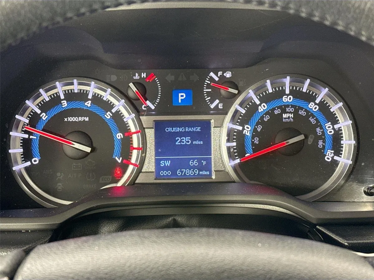 2019 Toyota 4Runner SR5 thumbnail 18