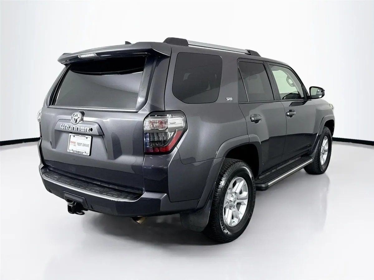 2019 Toyota 4Runner SR5 thumbnail 2