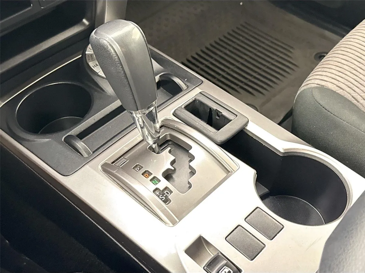 2019 Toyota 4Runner SR5 thumbnail 23
