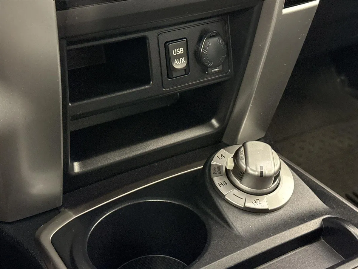 2019 Toyota 4Runner SR5 thumbnail 24
