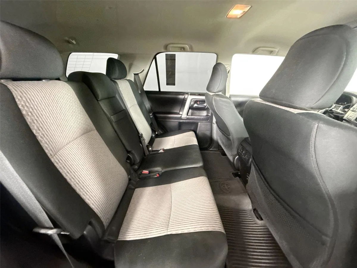 2019 Toyota 4Runner SR5 thumbnail 38