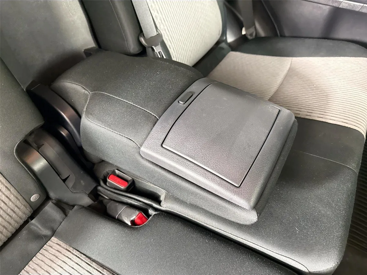 2019 Toyota 4Runner SR5 thumbnail 39