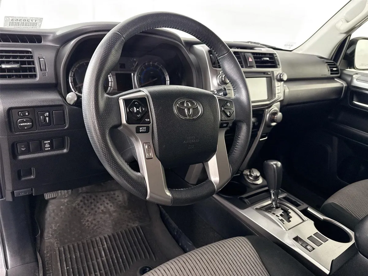 2019 Toyota 4Runner SR5 thumbnail 4