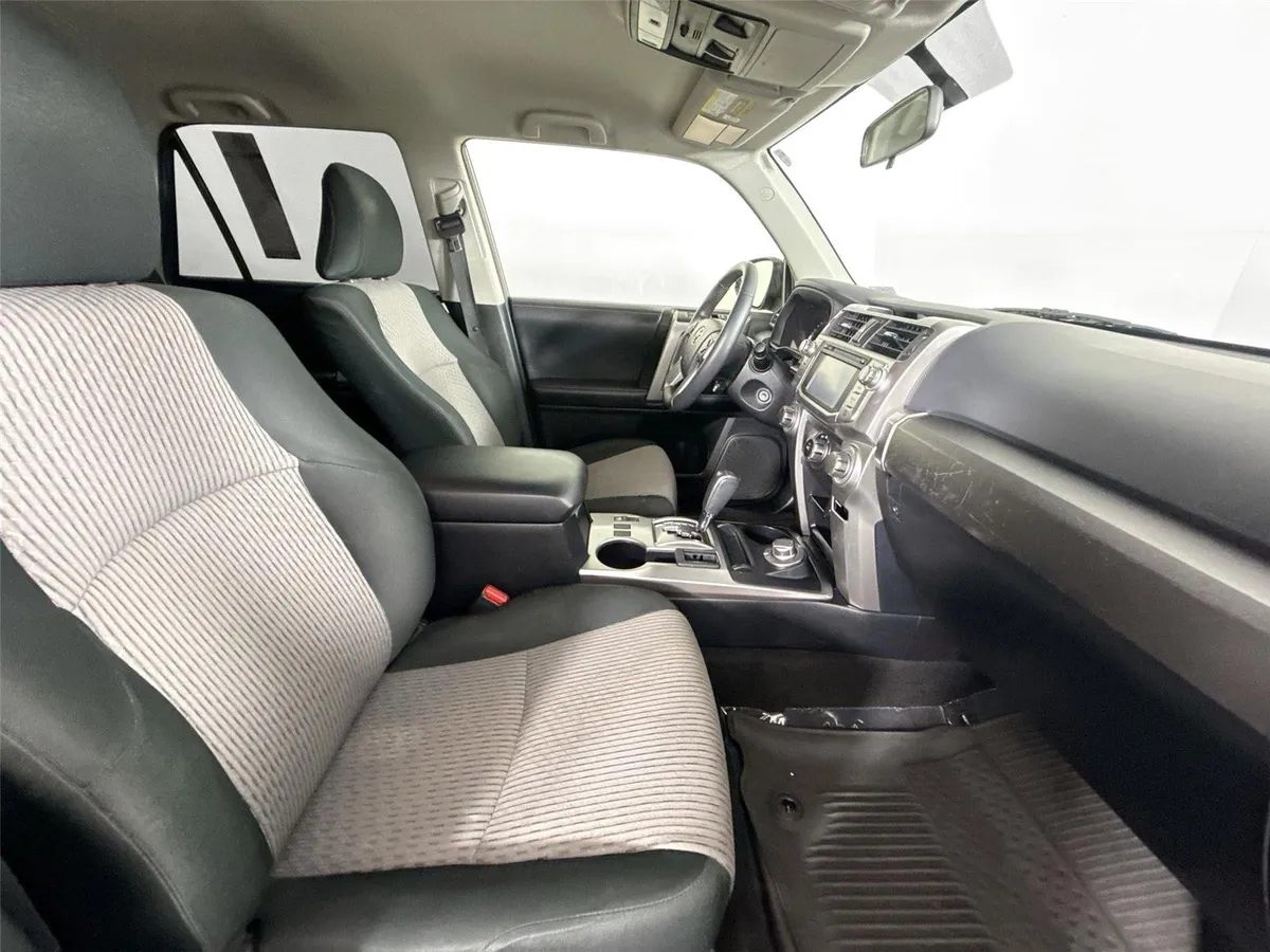 2019 Toyota 4Runner SR5 thumbnail 40