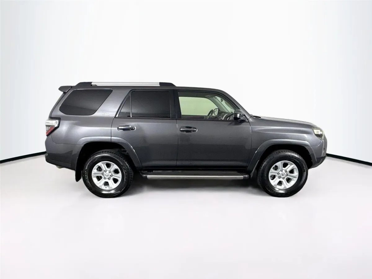 2019 Toyota 4Runner SR5 thumbnail 9