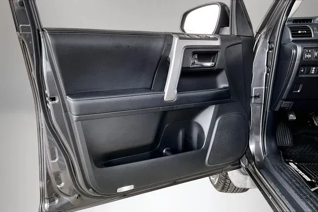 2019 Toyota 4Runner SR5 Premium thumbnail 17