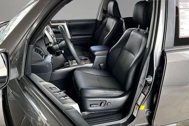 2019 Toyota 4Runner SR5 Premium thumbnail 18
