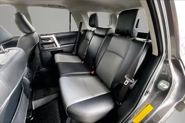 2019 Toyota 4Runner SR5 Premium thumbnail 19