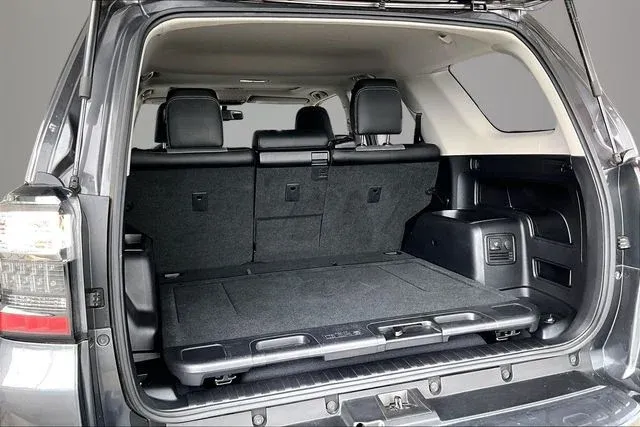 2019 Toyota 4Runner SR5 Premium thumbnail 30