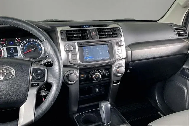 2019 Toyota 4Runner SR5 Premium thumbnail 9