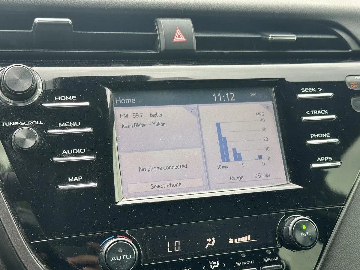 2019 TOYOTA CAMRY SE thumbnail 12