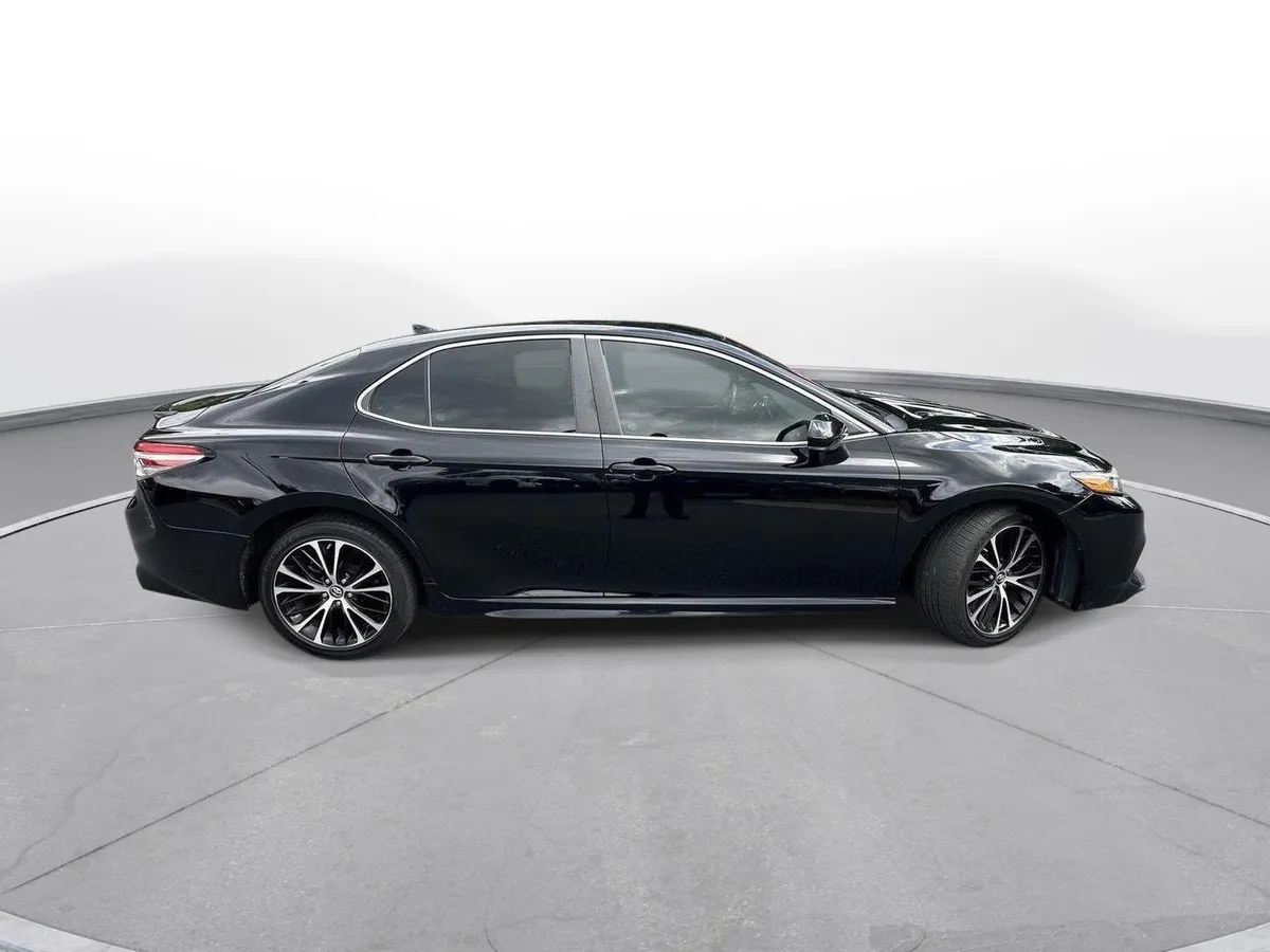 2019 TOYOTA CAMRY SE thumbnail 5