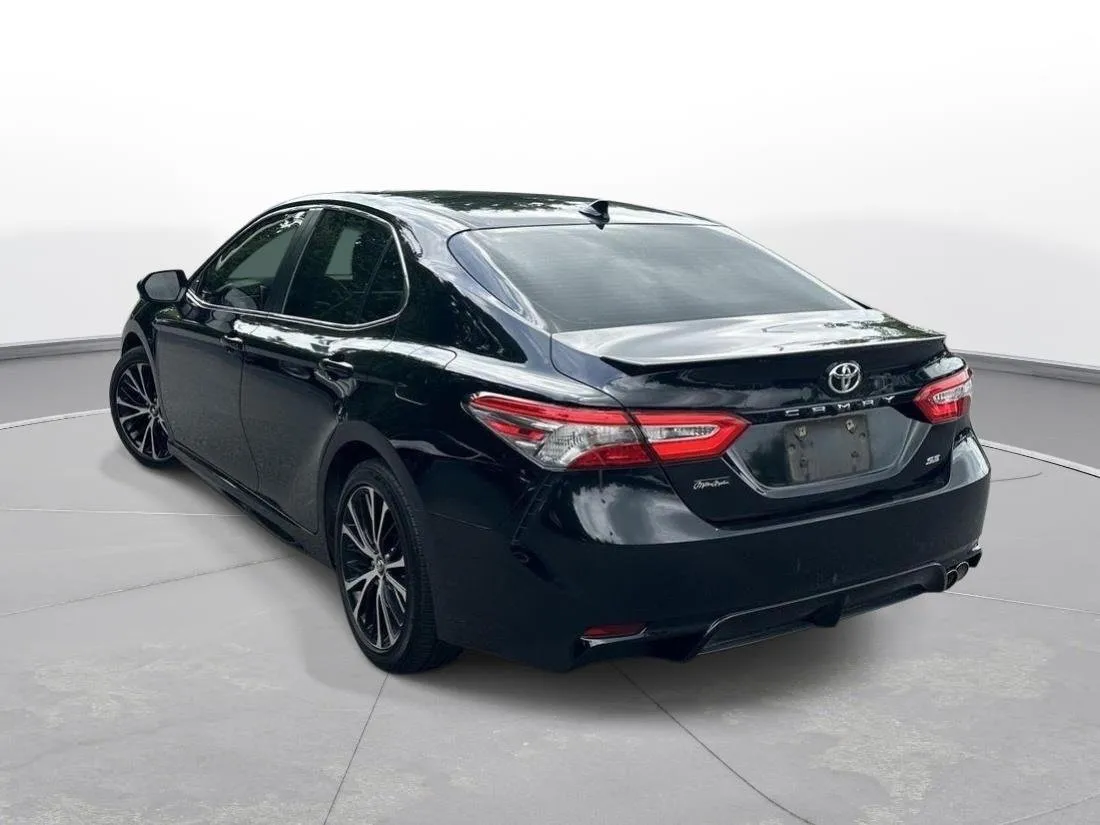 2019 TOYOTA CAMRY SE thumbnail 8