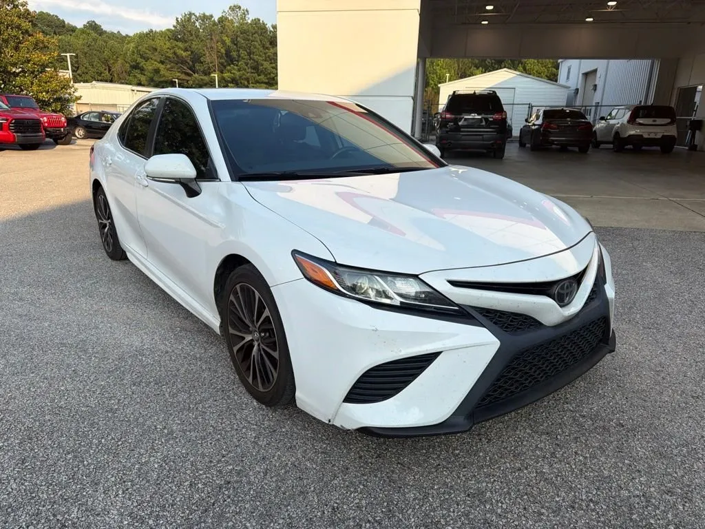2019 Toyota Camry SE thumbnail 4