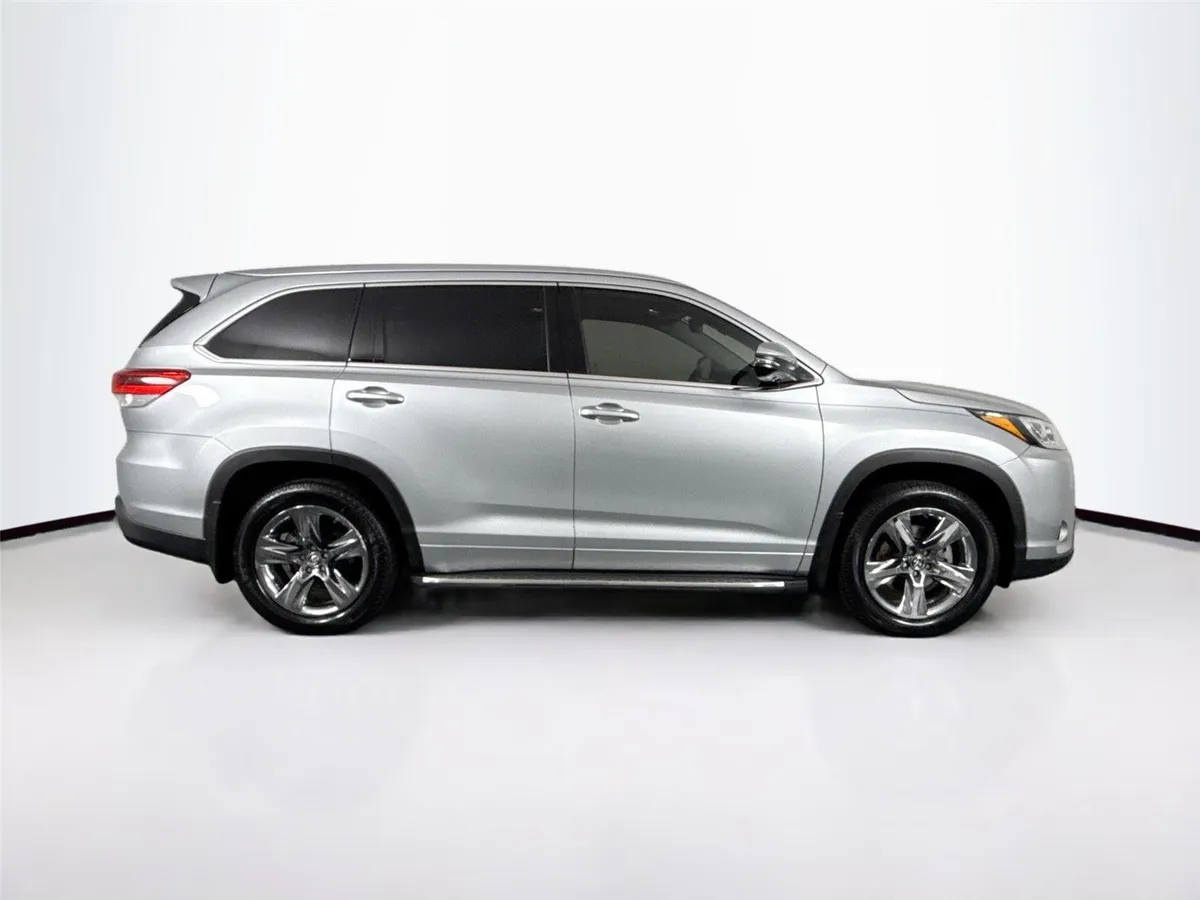 2019 Toyota Highlander Limited Platinum thumbnail 11