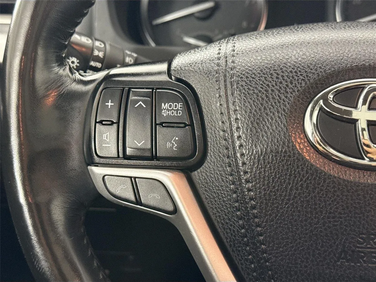 2019 Toyota Highlander Limited Platinum thumbnail 18